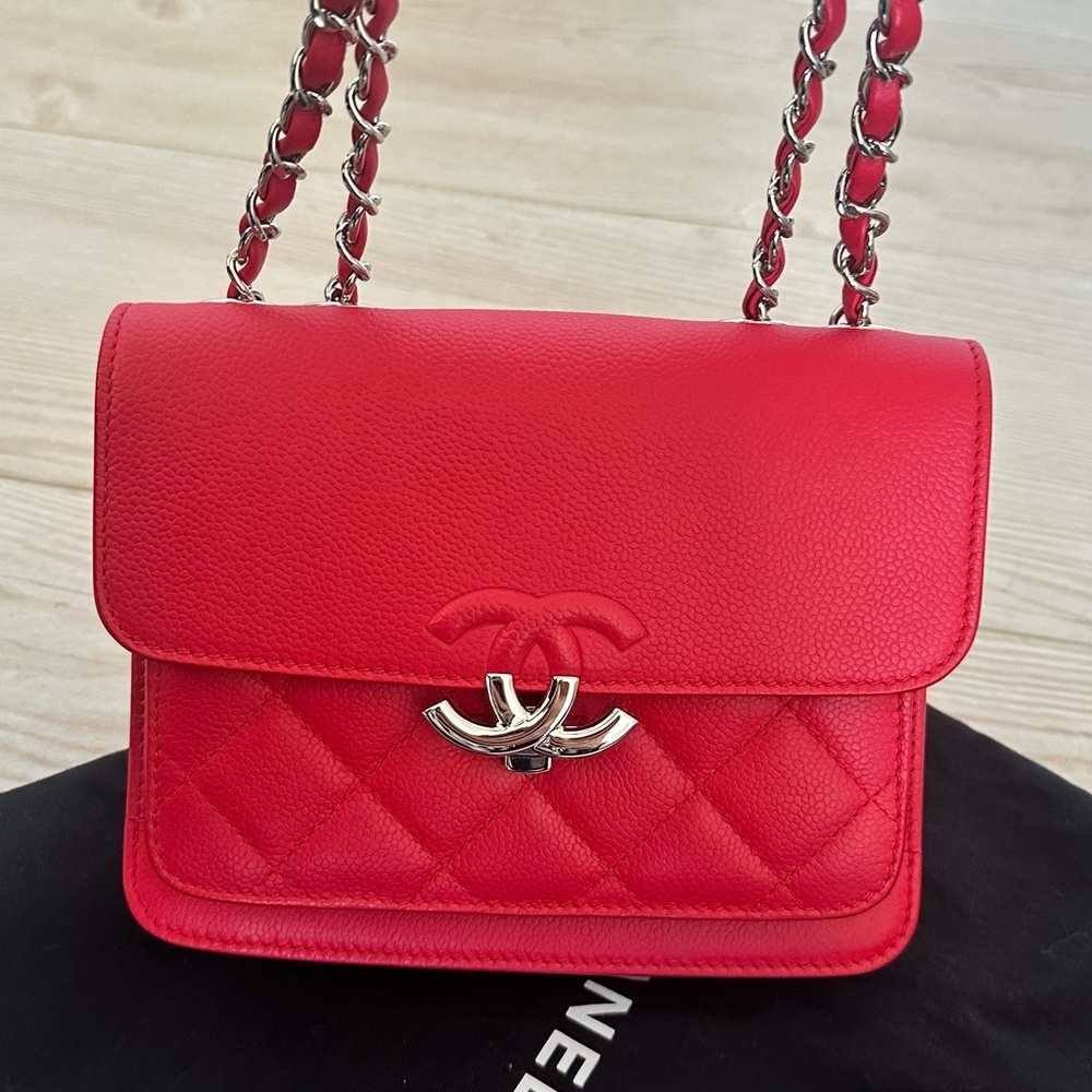 Chanel 2017 Red Mini CC Quilted Leather Shoulder Bag Chain Strap in Like New!